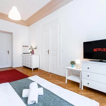 Apartamento 2bdr Old Town Square W Fast Wi-fi *